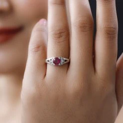 Afrikanischer Rubin (Fissure Gefüllt), Weißer Zirkon Ring, 925 Silber Platiniert (Größe 19.00) Ca. 1.50 Ct -Schmuck Shoplc 7384173 2