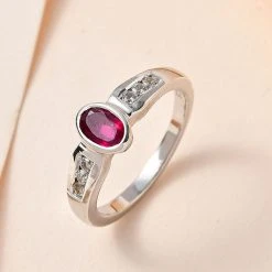 Afrikanischer Rubin (Fissure Gefüllt), Weißer Zirkon Ring, 925 Silber Platiniert (Größe 18.00) Ca. 0.91 Ct -Schmuck Shoplc 7558544 1